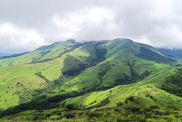 Path leading to the summit of Makkat Motte